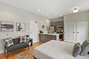 Stunning Newly Remodeled Studio Apt in Lakeview